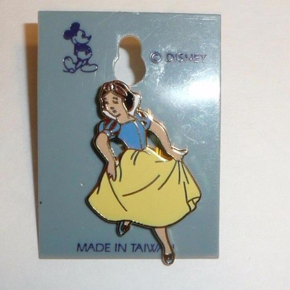 Snow White And The Seven Dwarfs Metal Disney Pin - Made in Taiwan